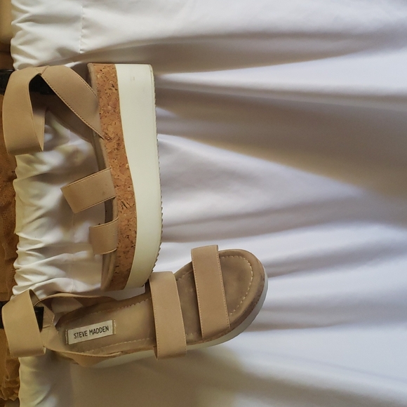 Steve Madden platform sandals - Picture 2 of 2